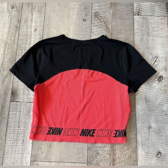 Nike Dri-Fit Short Sleeve Cropped Tee - Picture 4 of 4
